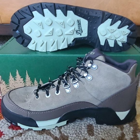 Danner  Panorama Mid-New in Box Women's 7.5, Grayish Brown and Black - Picture 1 of 4
